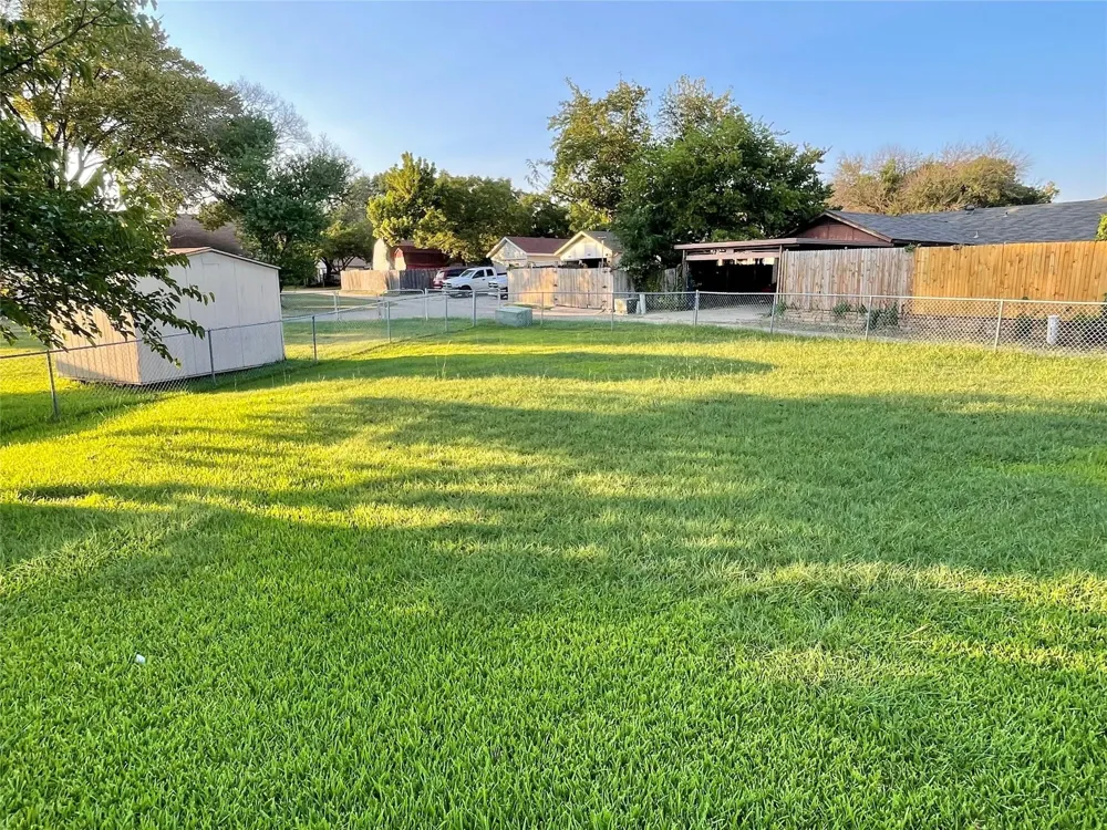 3917 Queens Court Garland, TX 75043