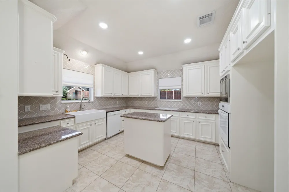 515 Pine Ridge Court Friendswood, TX 77546