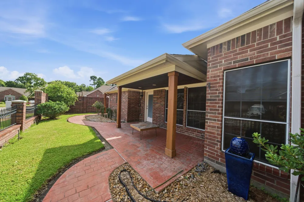 515 Pine Ridge Court Friendswood, TX 77546