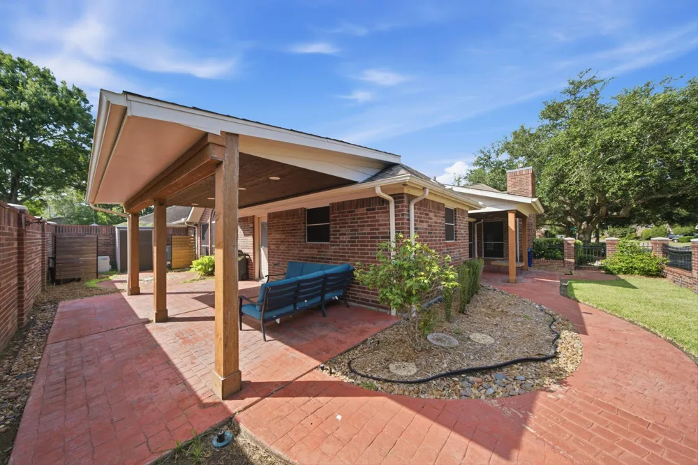 515 Pine Ridge Court Friendswood, TX 77546