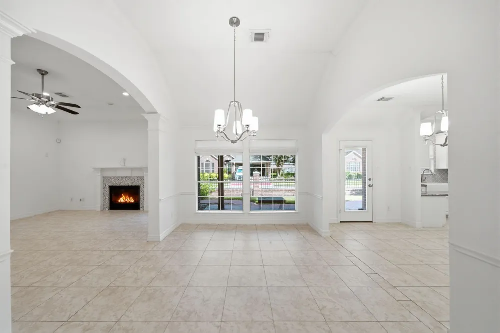 515 Pine Ridge Court Friendswood, TX 77546