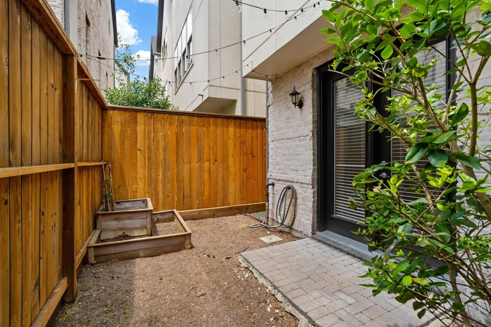 4014 University Grove Street Houston, TX 77023
