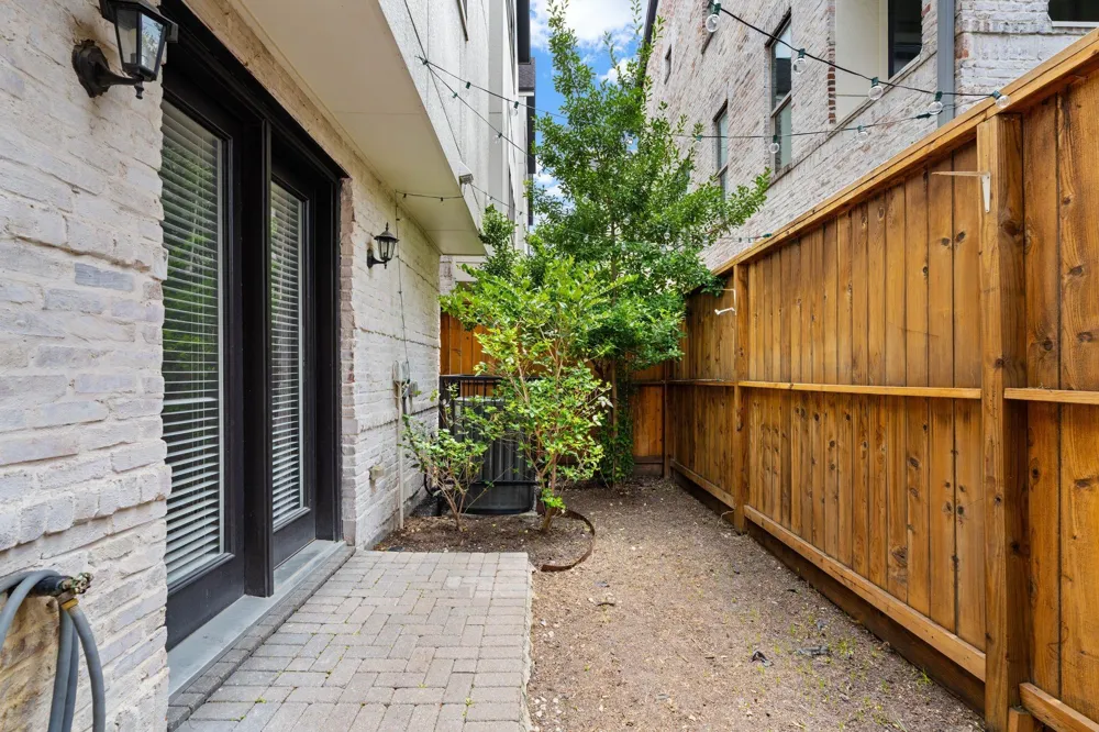 4014 University Grove Street Houston, TX 77023