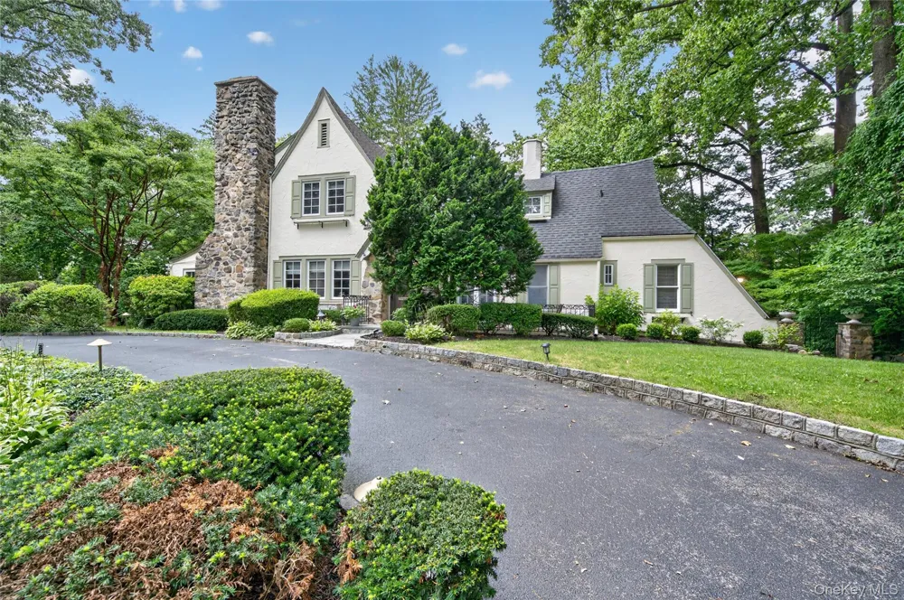 45 Cedar Drive Great Neck, NY 11021
