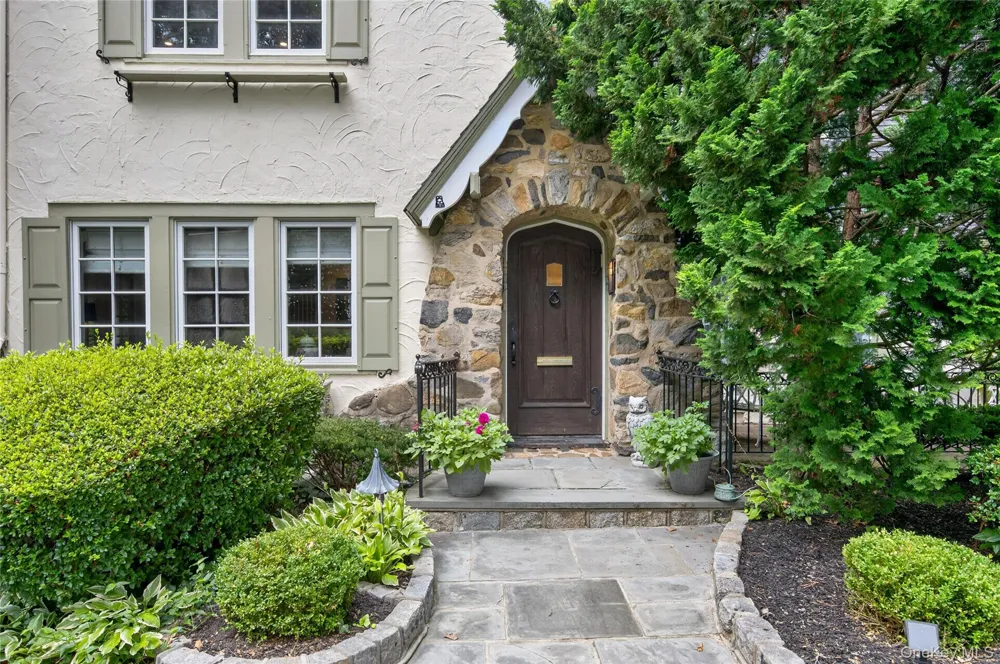 45 Cedar Drive Great Neck, NY 11021