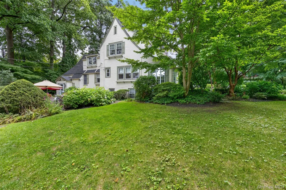 45 Cedar Drive Great Neck, NY 11021