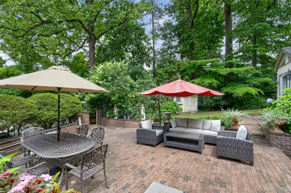45 Cedar Drive Great Neck, NY 11021