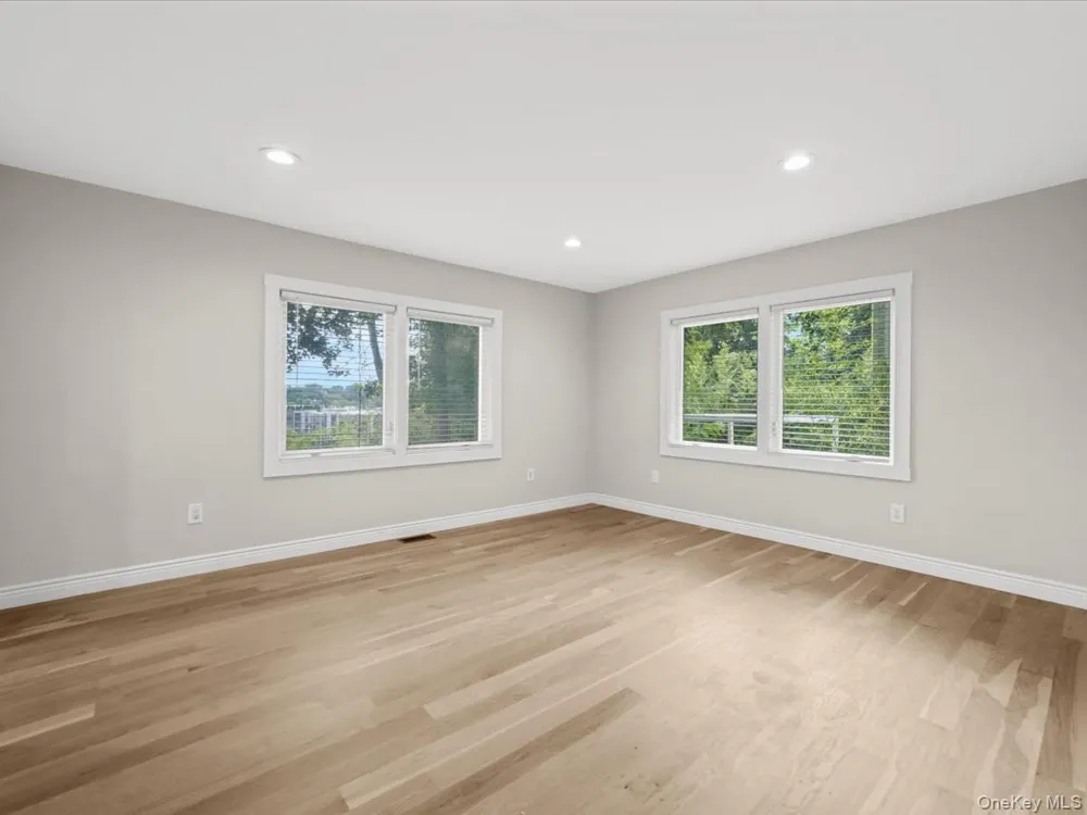 10 W Terrace Road Great Neck, NY 11021