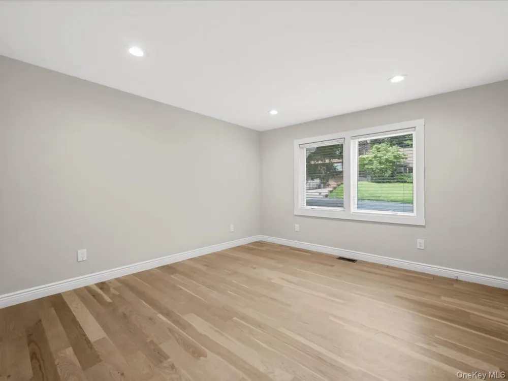 10 W Terrace Road Great Neck, NY 11021
