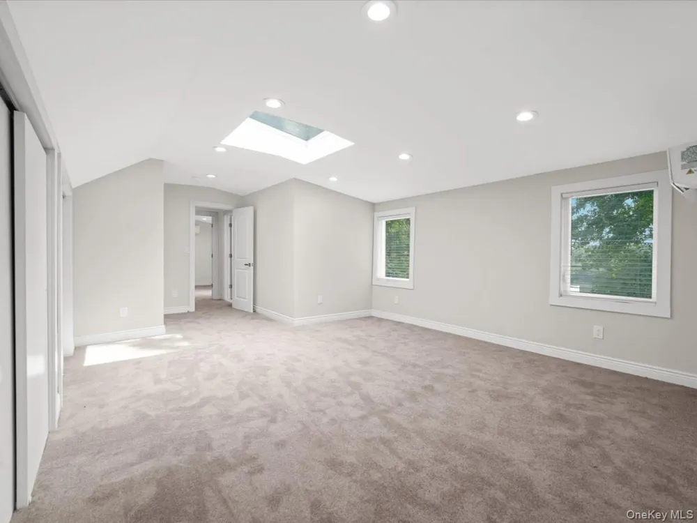 10 W Terrace Road Great Neck, NY 11021