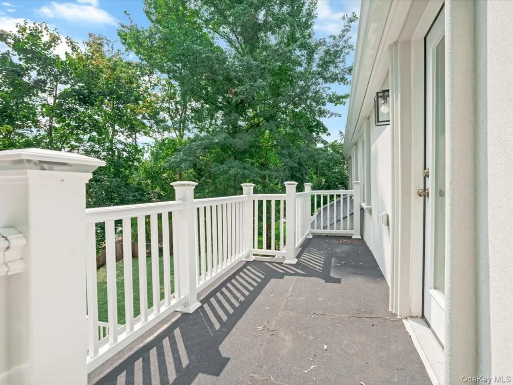 10 W Terrace Road Great Neck, NY 11021
