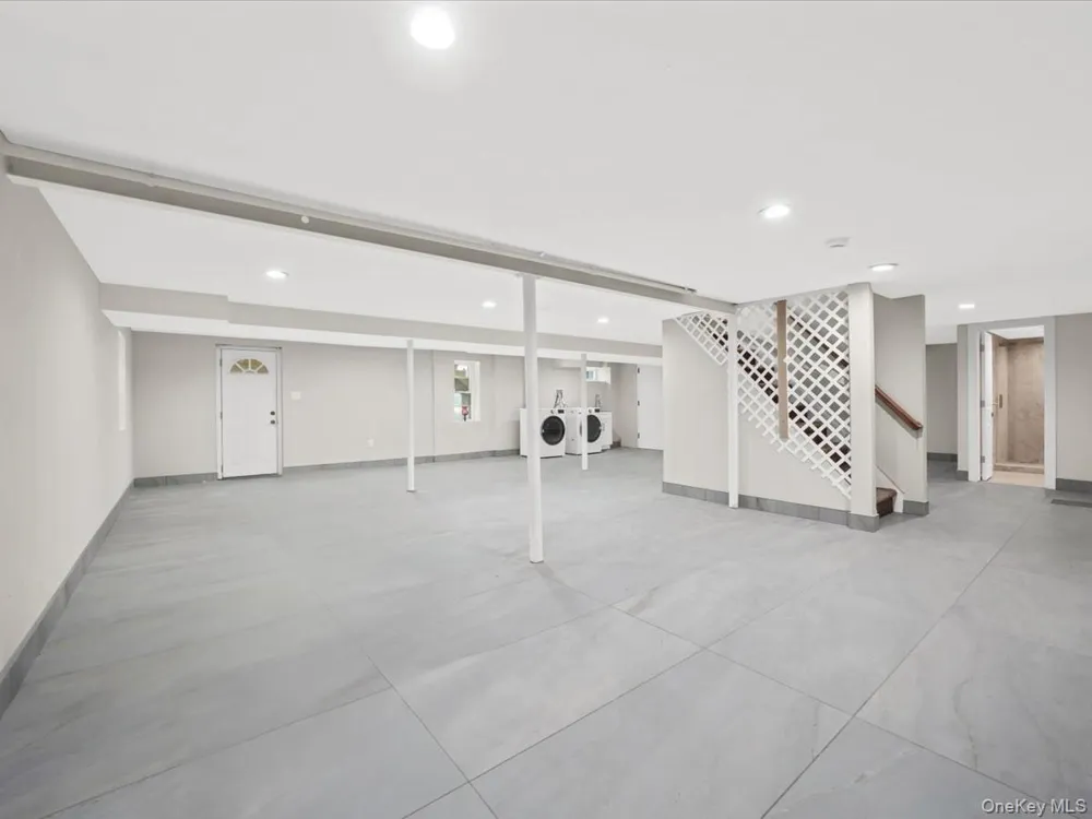 10 W Terrace Road Great Neck, NY 11021