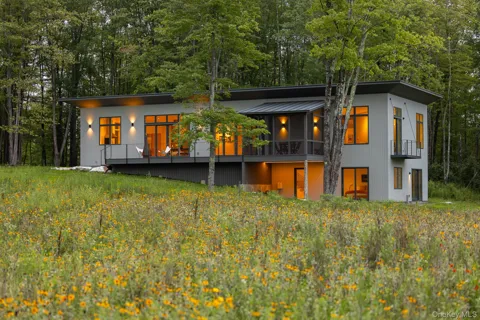 195 Mohonk Road