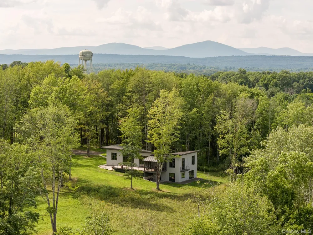 195 Mohonk Road High Falls, NY 12440