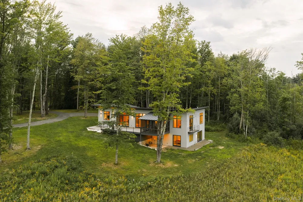 195 Mohonk Road High Falls, NY 12440