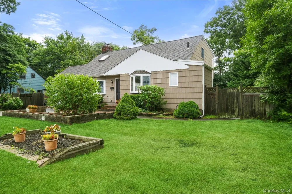 31 Eastwood Drive North Babylon, NY 11703