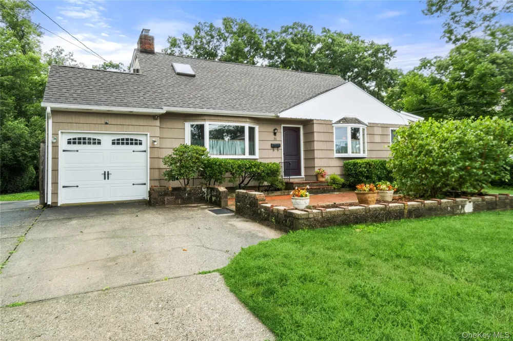 31 Eastwood Drive North Babylon, NY 11703