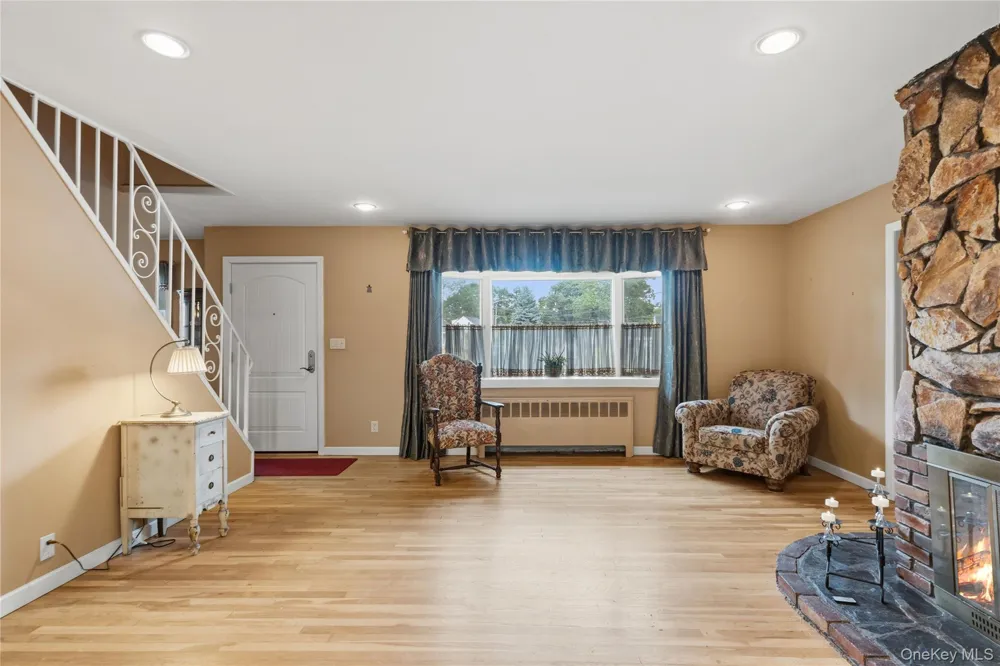 31 Eastwood Drive North Babylon, NY 11703