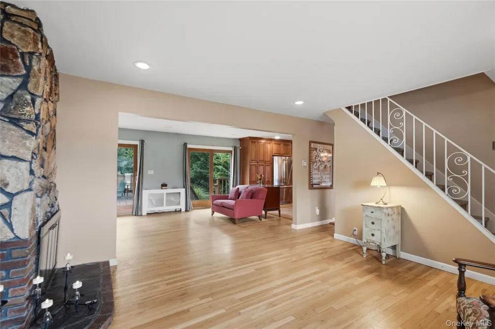 31 Eastwood Drive North Babylon, NY 11703