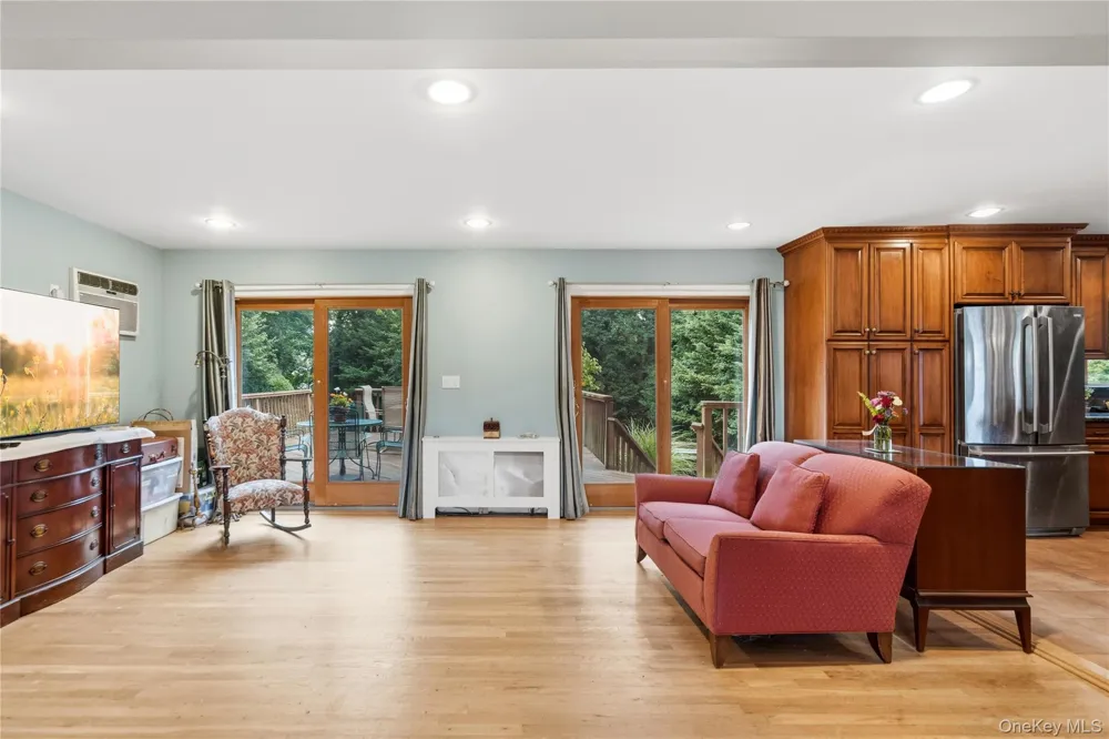 31 Eastwood Drive North Babylon, NY 11703