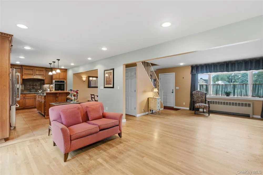 31 Eastwood Drive North Babylon, NY 11703