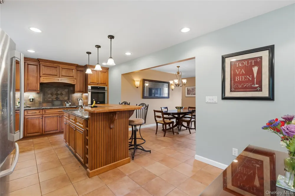 31 Eastwood Drive North Babylon, NY 11703