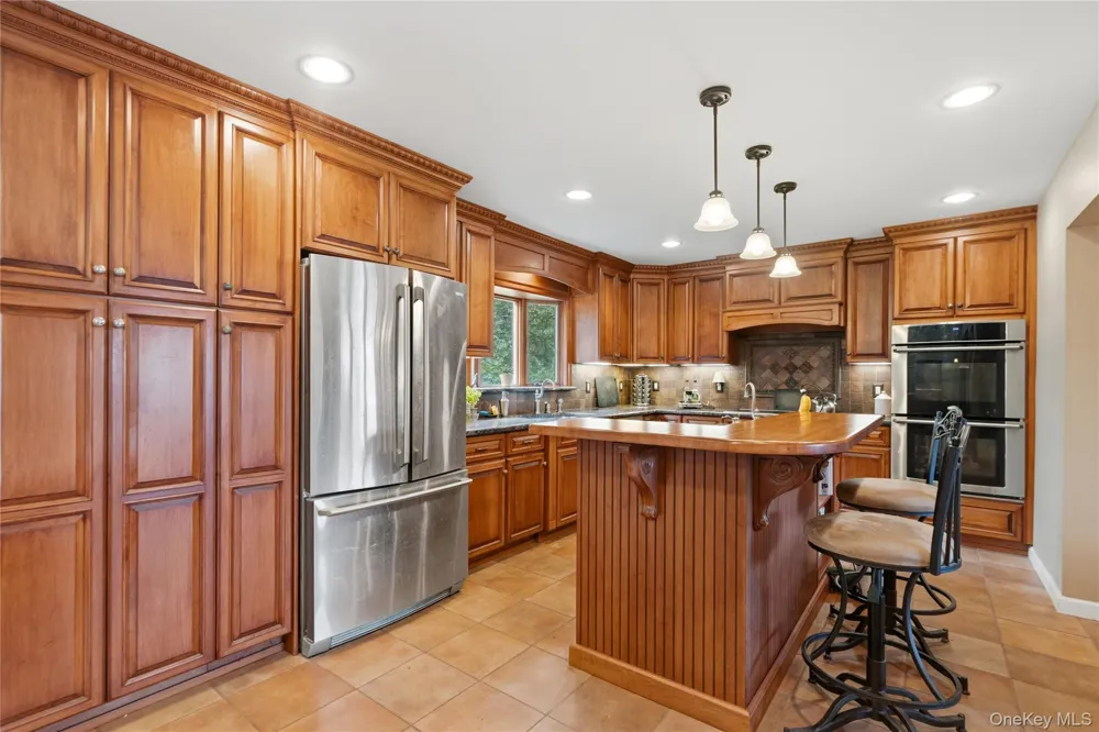 31 Eastwood Drive North Babylon, NY 11703