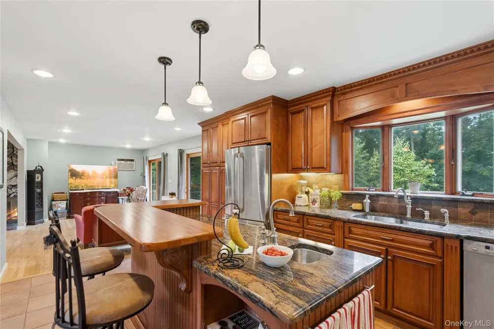 31 Eastwood Drive North Babylon, NY 11703