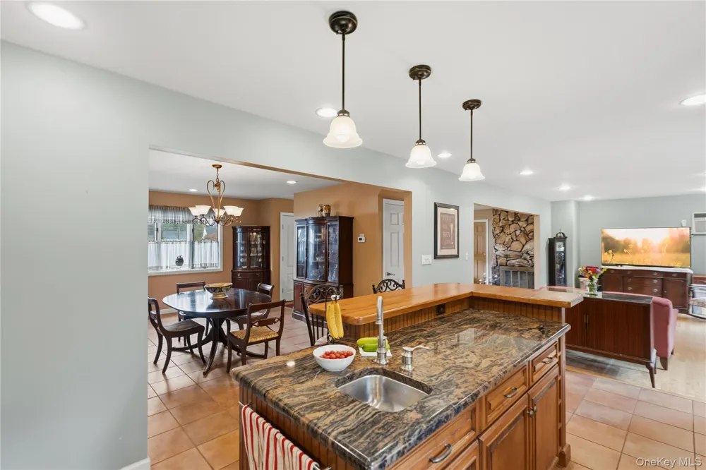 31 Eastwood Drive North Babylon, NY 11703