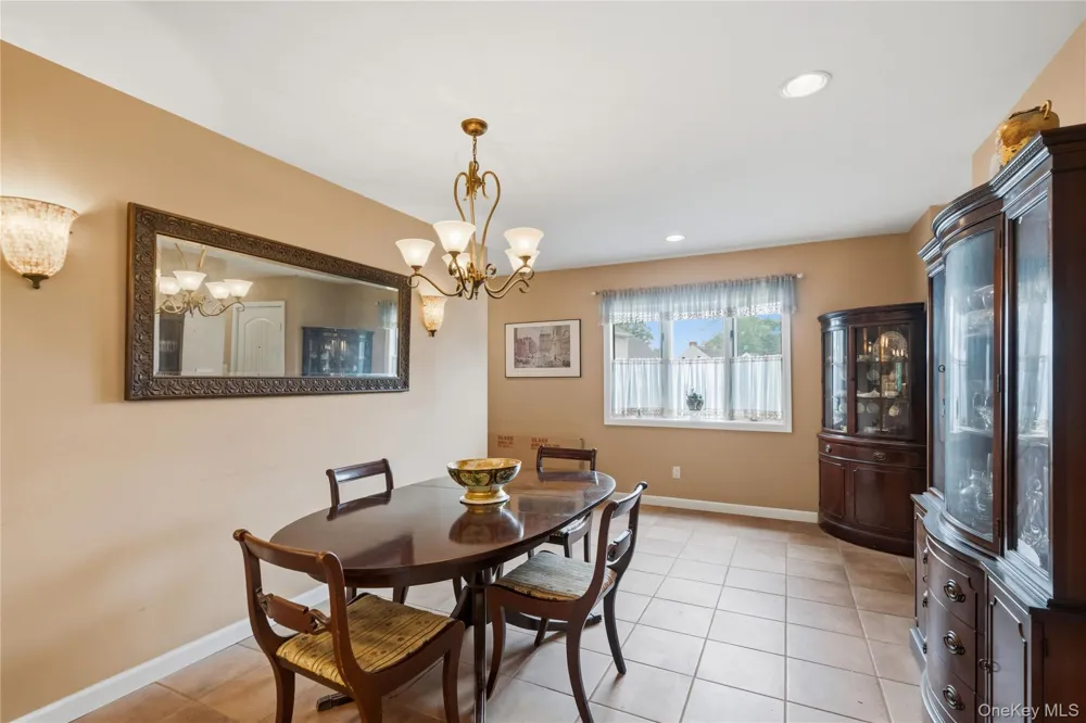 31 Eastwood Drive North Babylon, NY 11703