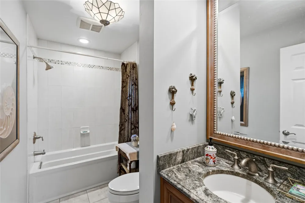 31 Eastwood Drive North Babylon, NY 11703