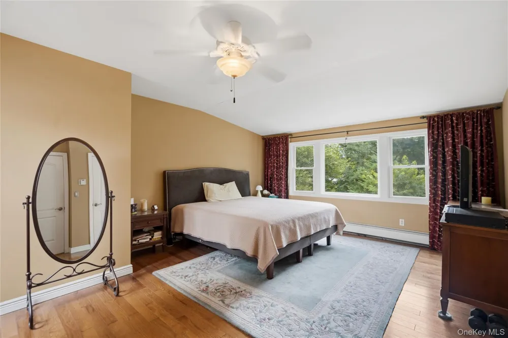 31 Eastwood Drive North Babylon, NY 11703