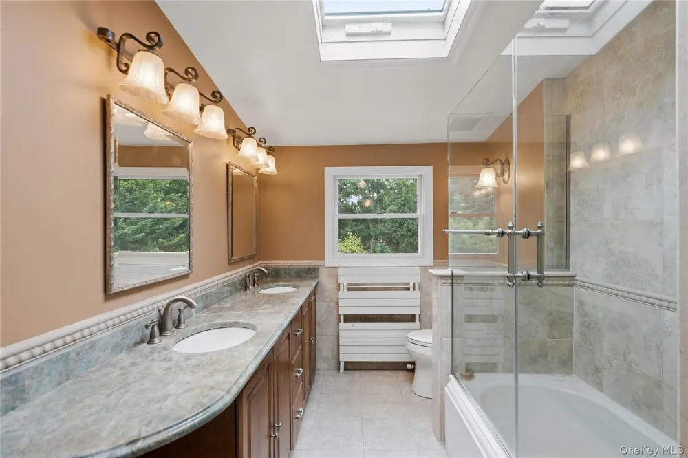 31 Eastwood Drive North Babylon, NY 11703