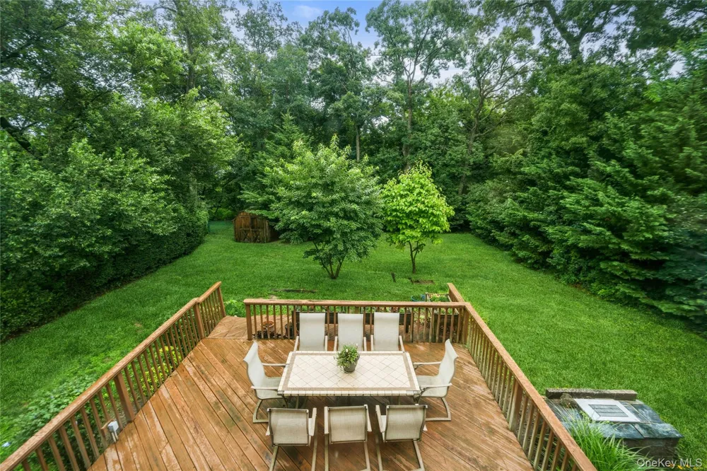 31 Eastwood Drive North Babylon, NY 11703