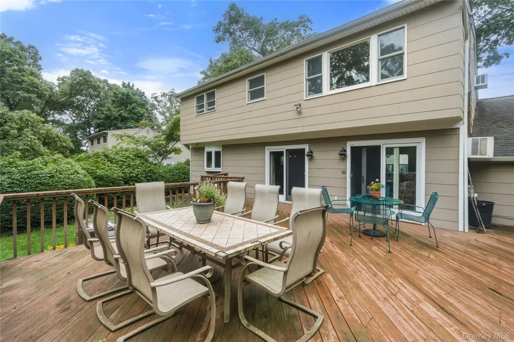 31 Eastwood Drive North Babylon, NY 11703
