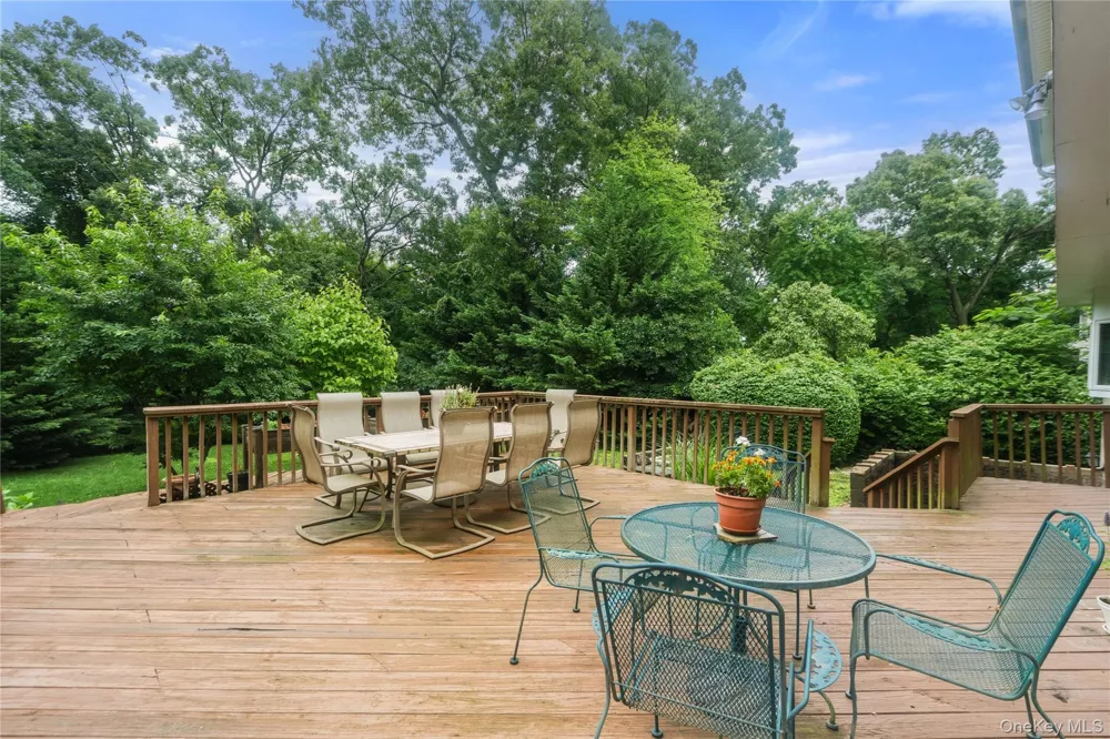 31 Eastwood Drive North Babylon, NY 11703