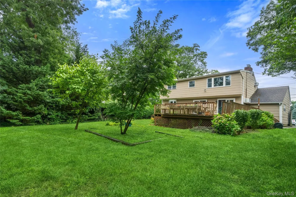 31 Eastwood Drive North Babylon, NY 11703