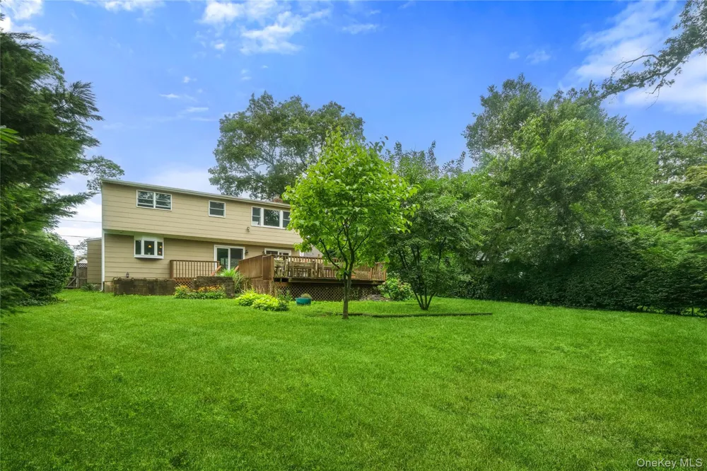 31 Eastwood Drive North Babylon, NY 11703