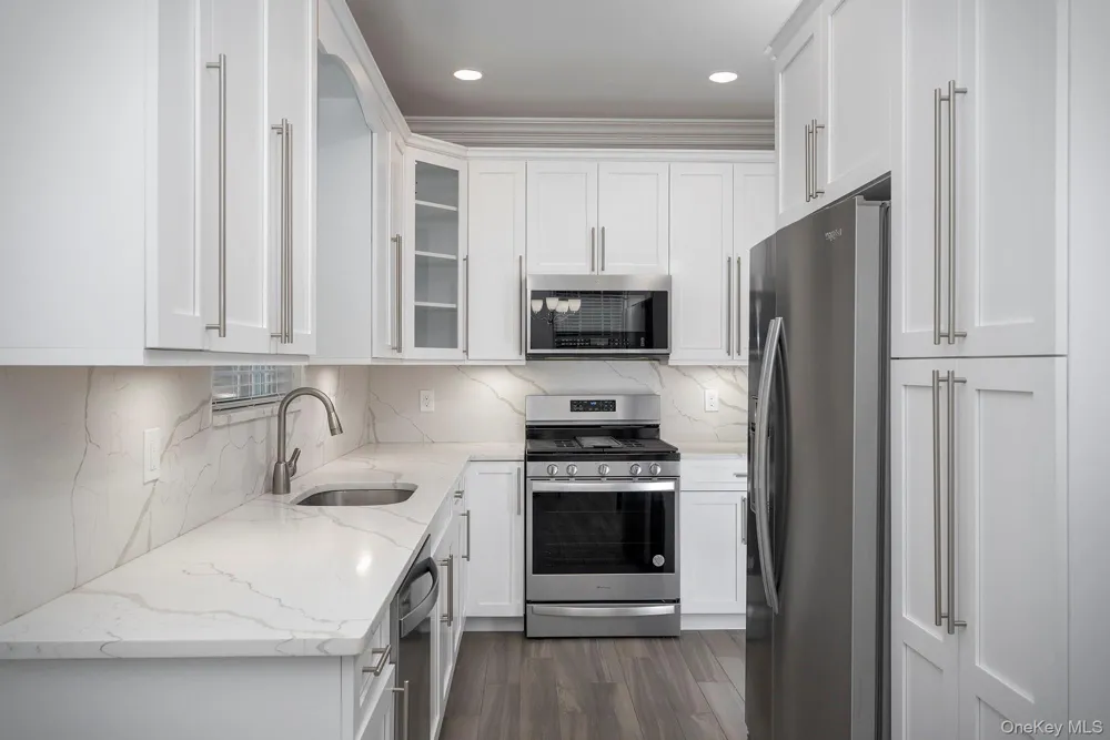 37 Oak Ridge Circle #37 Ridge, NY 11961