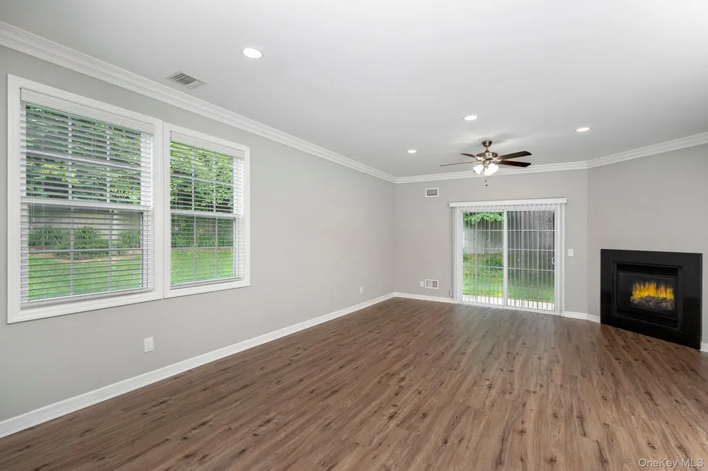 37 Oak Ridge Circle #37 Ridge, NY 11961