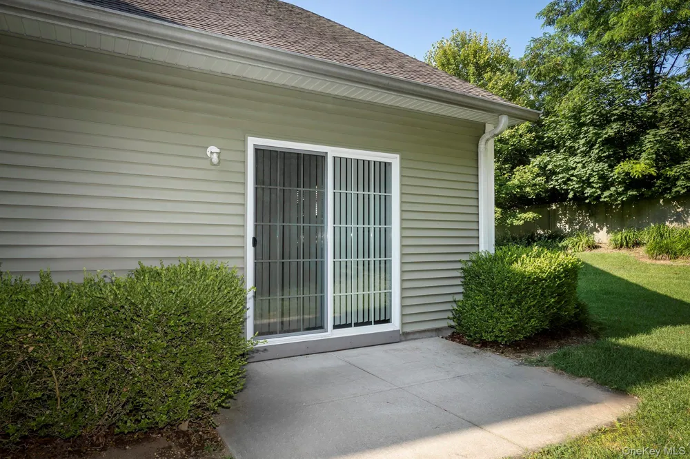 37 Oak Ridge Circle #37 Ridge, NY 11961