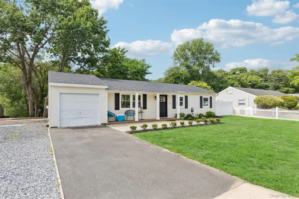 91 Circle Drive W Patchogue, NY 11772