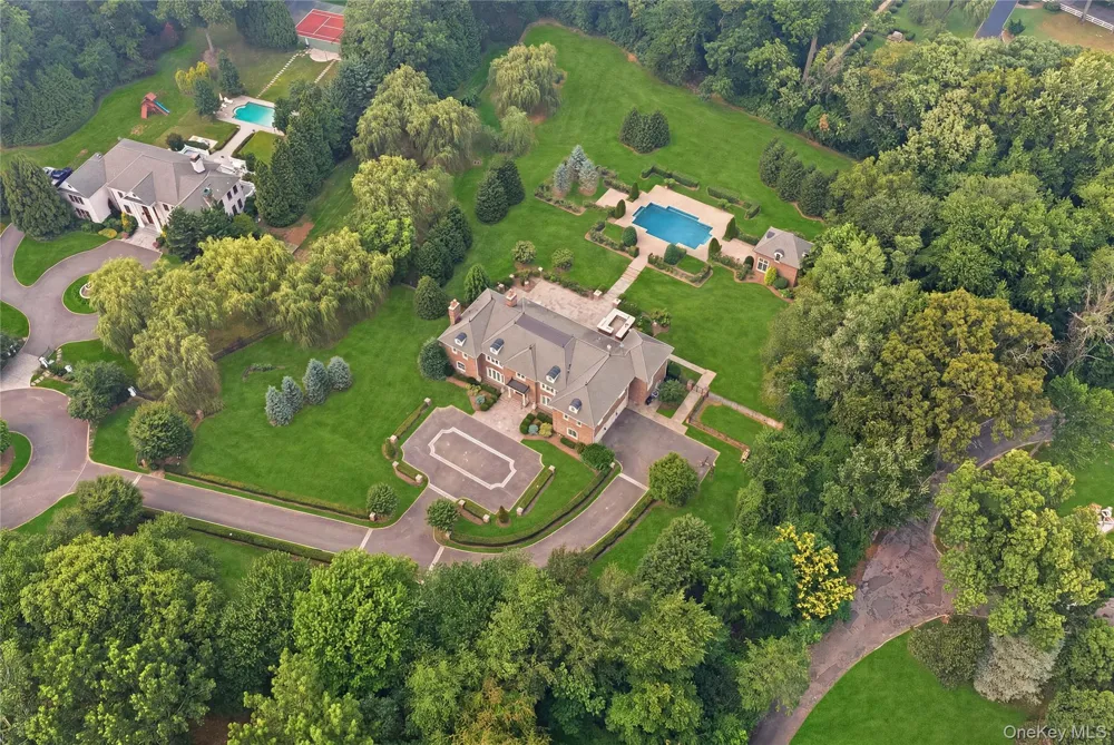 33 Chicken Valley Road Old Brookville, NY 11545
