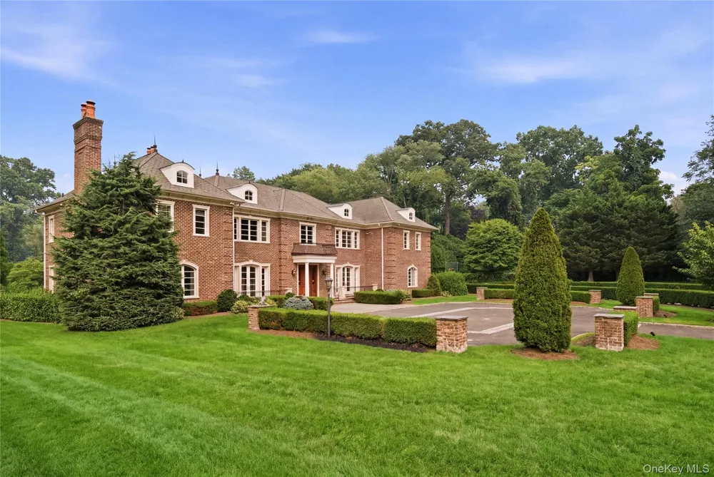 33 Chicken Valley Road Old Brookville, NY 11545