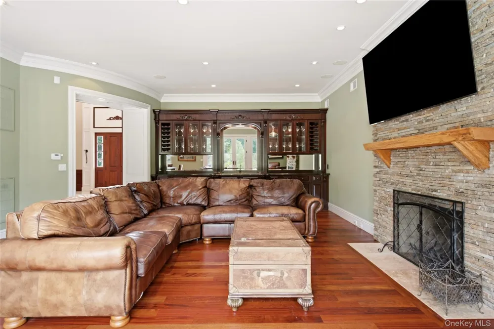 33 Chicken Valley Road Old Brookville, NY 11545