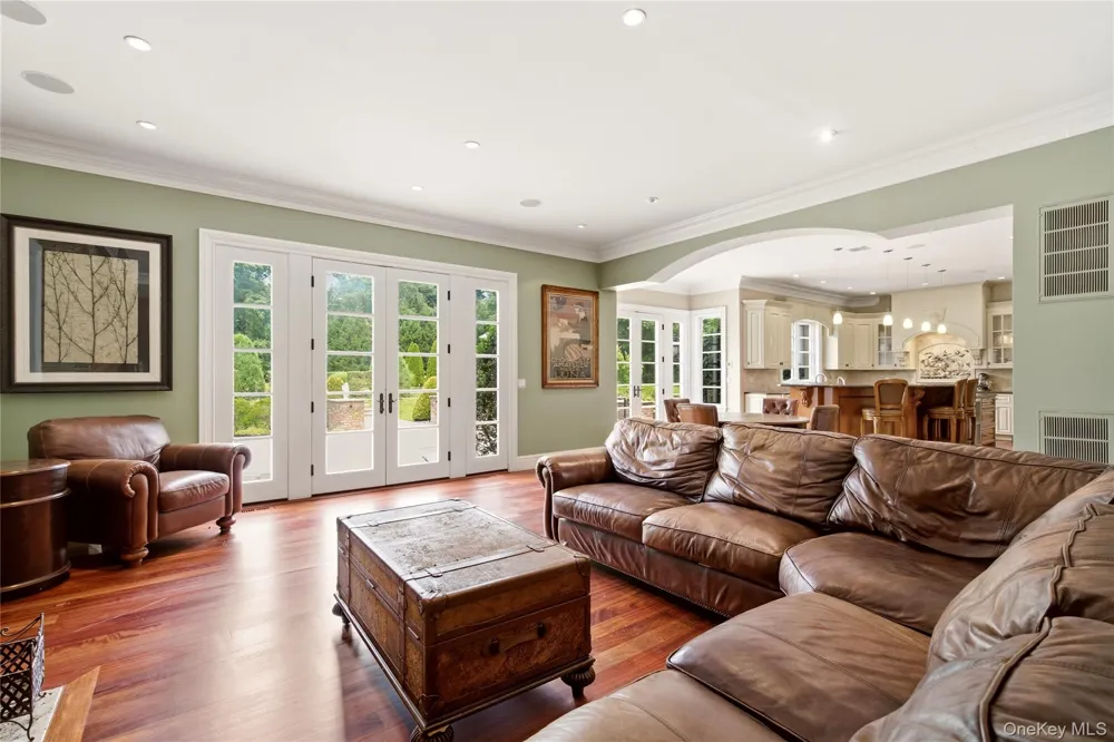 33 Chicken Valley Road Old Brookville, NY 11545