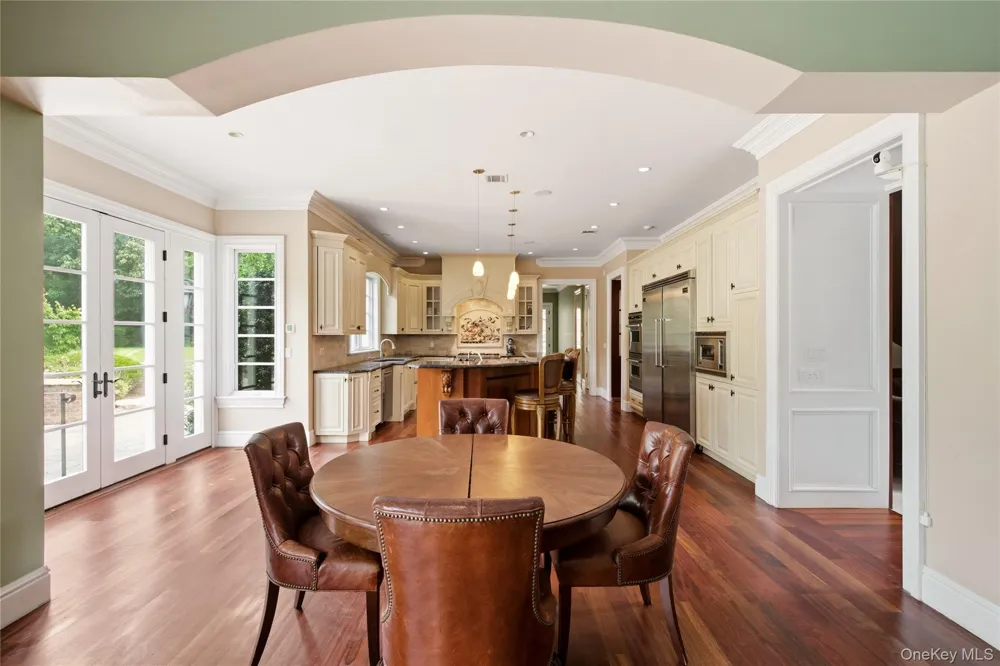 33 Chicken Valley Road Old Brookville, NY 11545