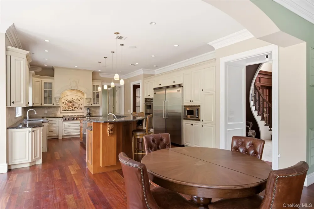 33 Chicken Valley Road Old Brookville, NY 11545