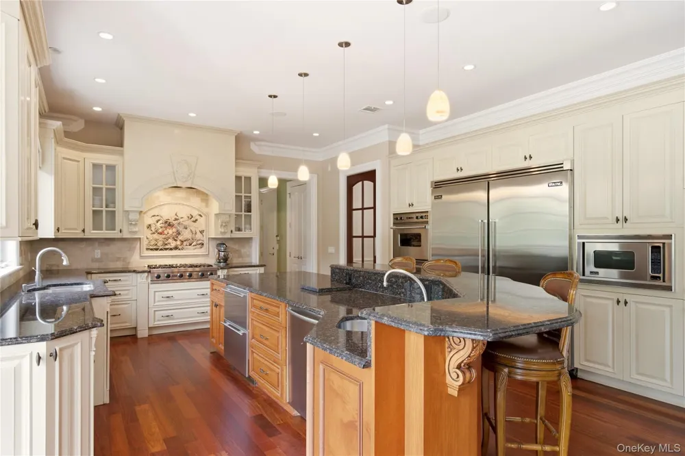 33 Chicken Valley Road Old Brookville, NY 11545