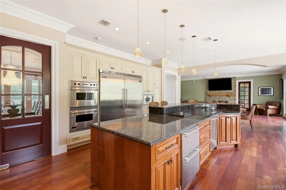 33 Chicken Valley Road Old Brookville, NY 11545